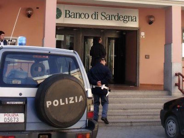 Falso allarme bomba al Banco di Sardegna