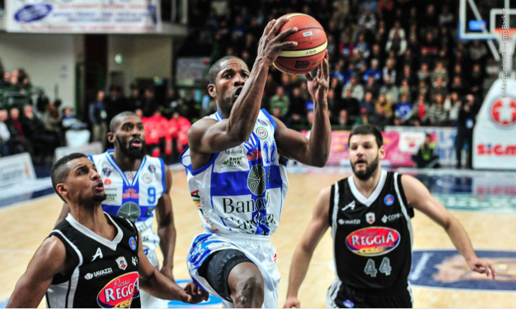 Basket: La Dinamo al terzo successo, vittoria sulla Pasta Reggia Caserta per 95-84