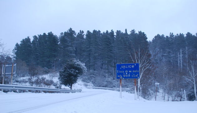 Capodanno: neve e gelo a Nuoro, sulla 131 Dcn 30 km di coda