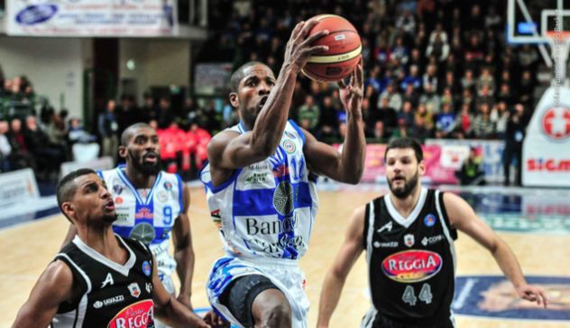 Basket: La Dinamo al terzo successo, vittoria sulla Pasta Reggia Caserta per 95-84