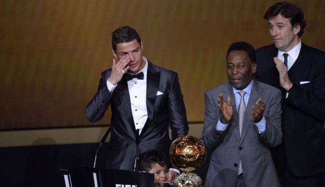 Cristiano Ronaldo vince il Pallone d'Oro. Superati Messi e Ribery