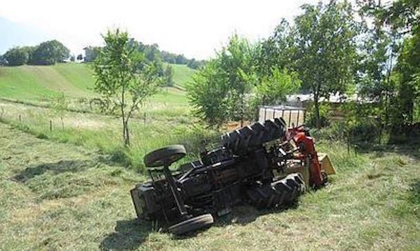Ales. Tragedia in campagna, il trattore si ribalta: muore 62enne di Usellus