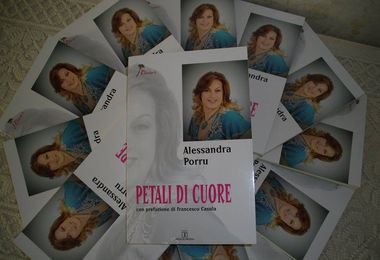 Alessandra Porru, parla di se' e del suo amore per la poesia con l'ultima pubblicazione Petali di cuore