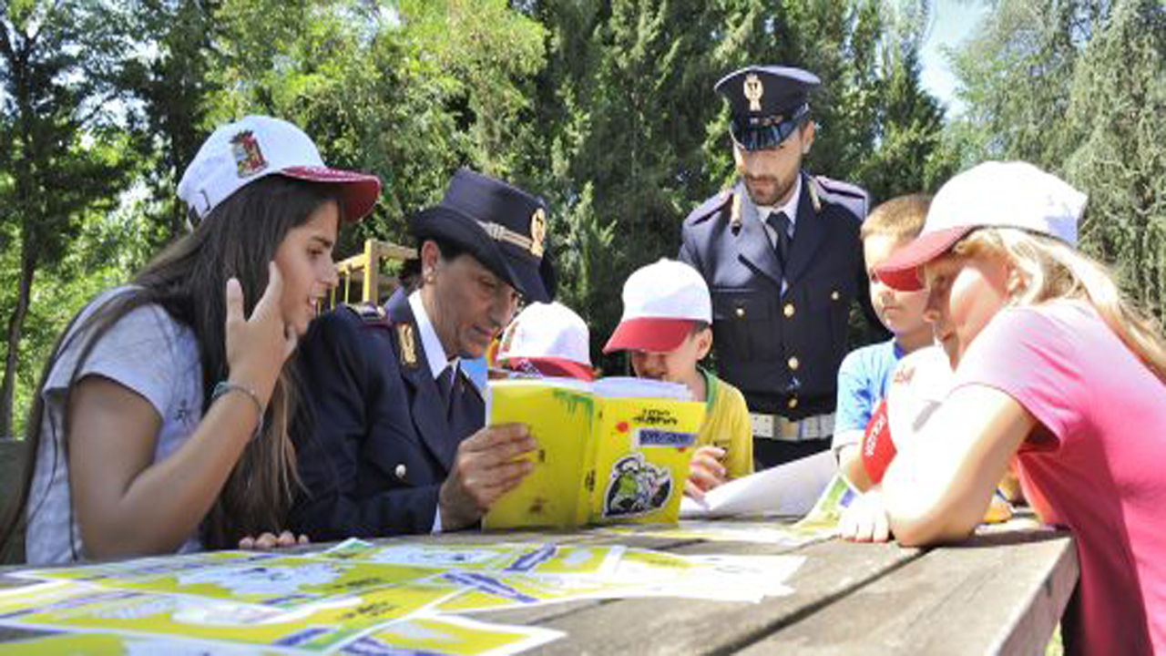 Polizia. Il diario Civis distribuito a tutti i bambini ricoverati all'ospedale Bambin Gesù di Roma