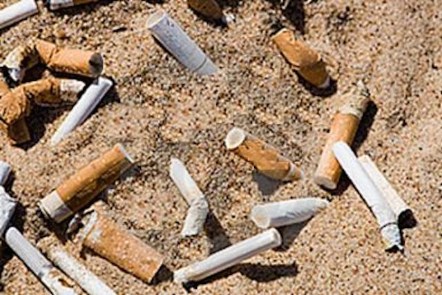 È guerra aperta contro i mozziconi di sigaretta