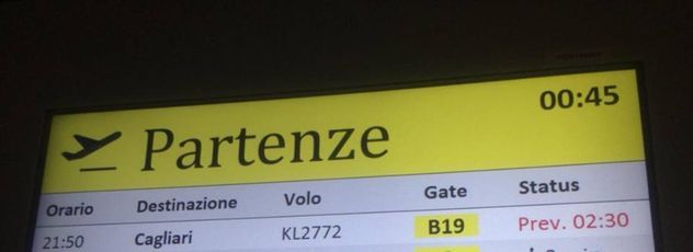 Volo Alitalia da Fiumicino per Cagliari atterrato con 6 ore di ritardo. Il parlamentare sardo Mauro Pili denuncia la compagnia per interruzione di pubblico servizio