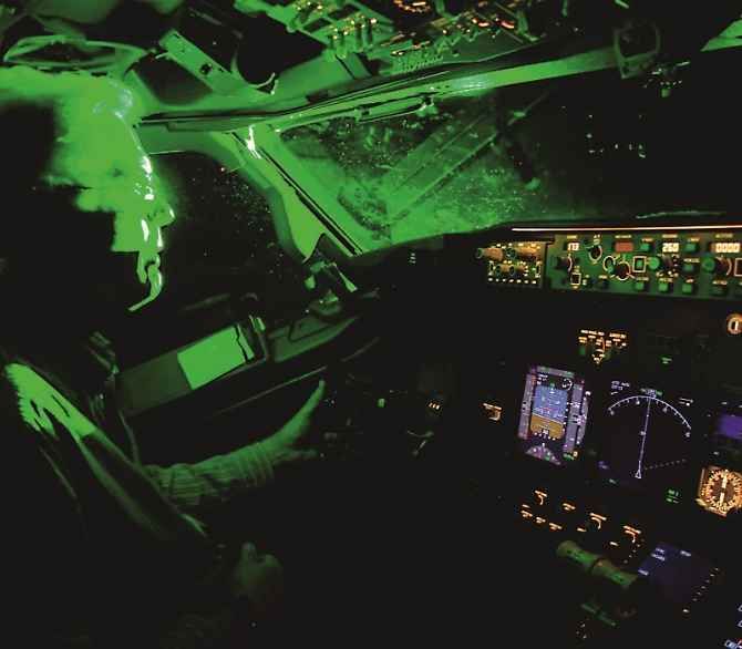 Serramanna. 19enne punta raggio laser su un elicottero dell'aeronautica militare mettendo in pericolo la sicurezza del volo