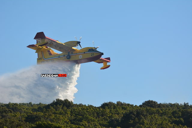 Incendio Santa Maria La Palma: il Sindaco ringrazia le forze impegnate per domare il rogo doloso