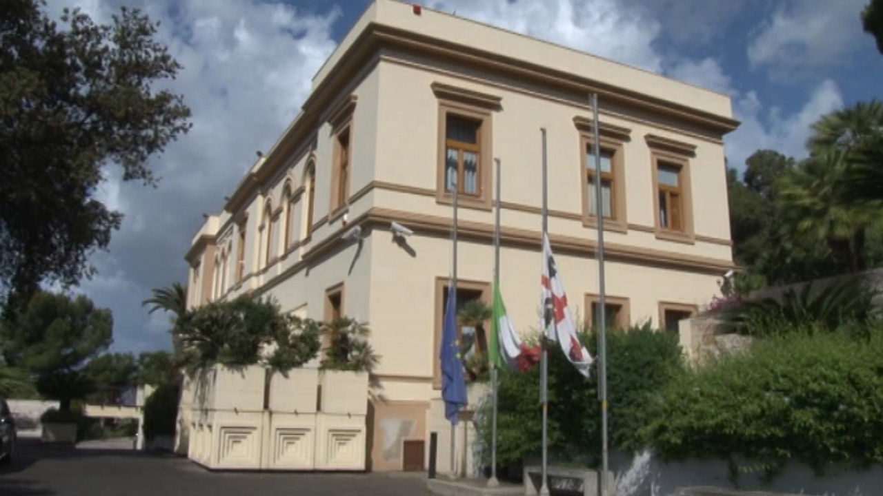Tragedia a Cagliari. Professore dell'Azuni ucciso da tre pugnalate