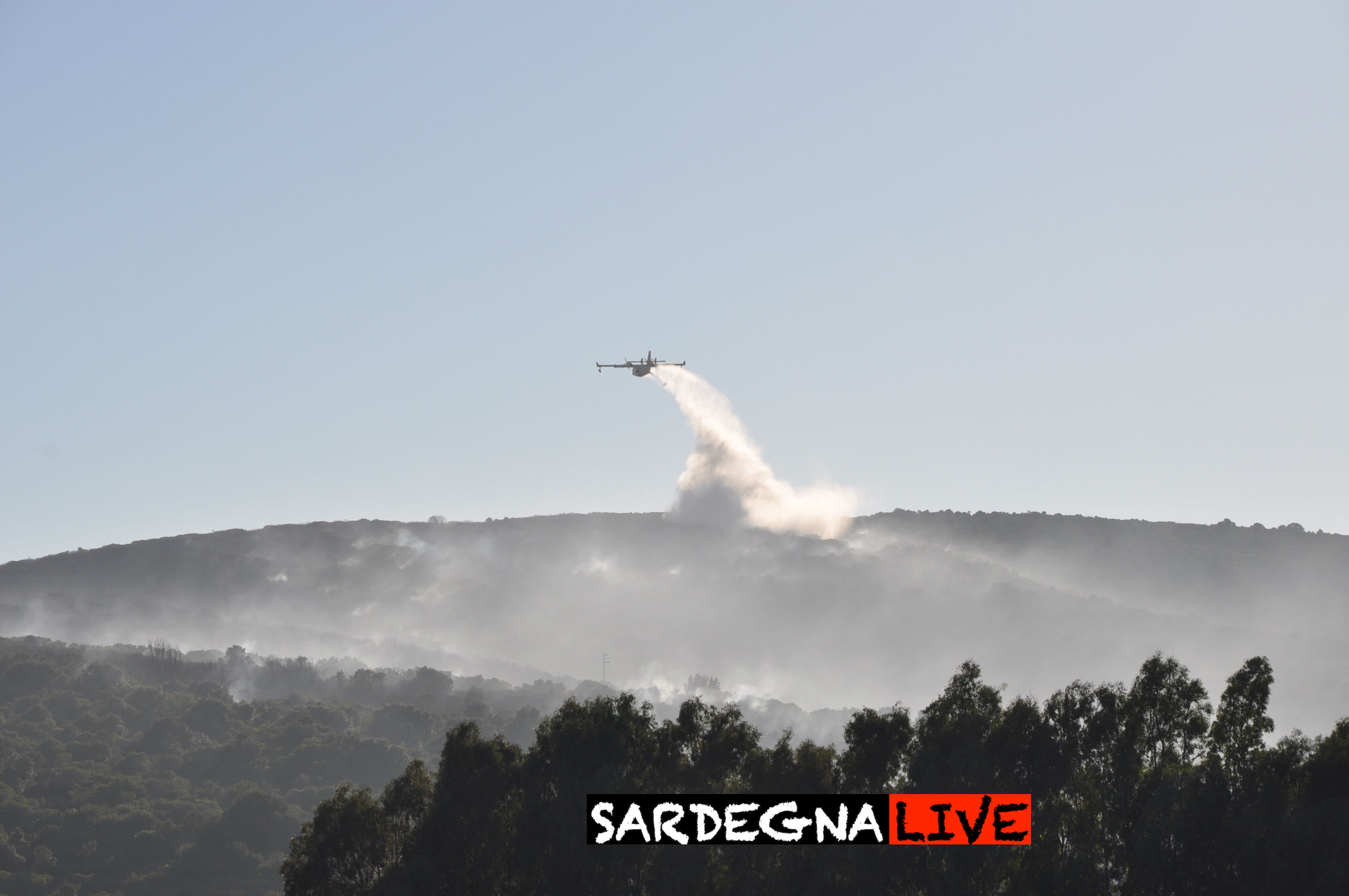 Alghero. Vasto incendio a Santa Maria La Palma: in azione 3 canadair e 2 elicotteri