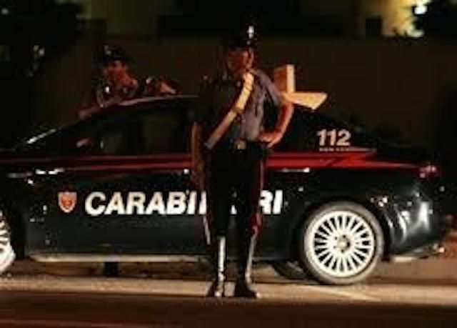 Cagliari. Minacciano con un coltello un porta pizze e si fanno consegnare i soldi