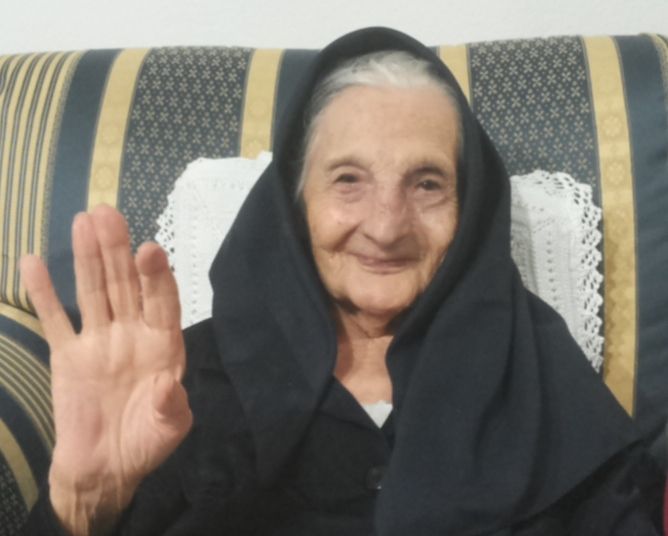 Tuili. Un paese in festa per i 100 anni di nonna Bonaria
