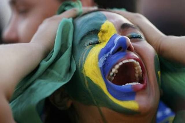 Brasile - Germania 1-7. Dalla festa al pianto: ecco le foto delle tifose disperate