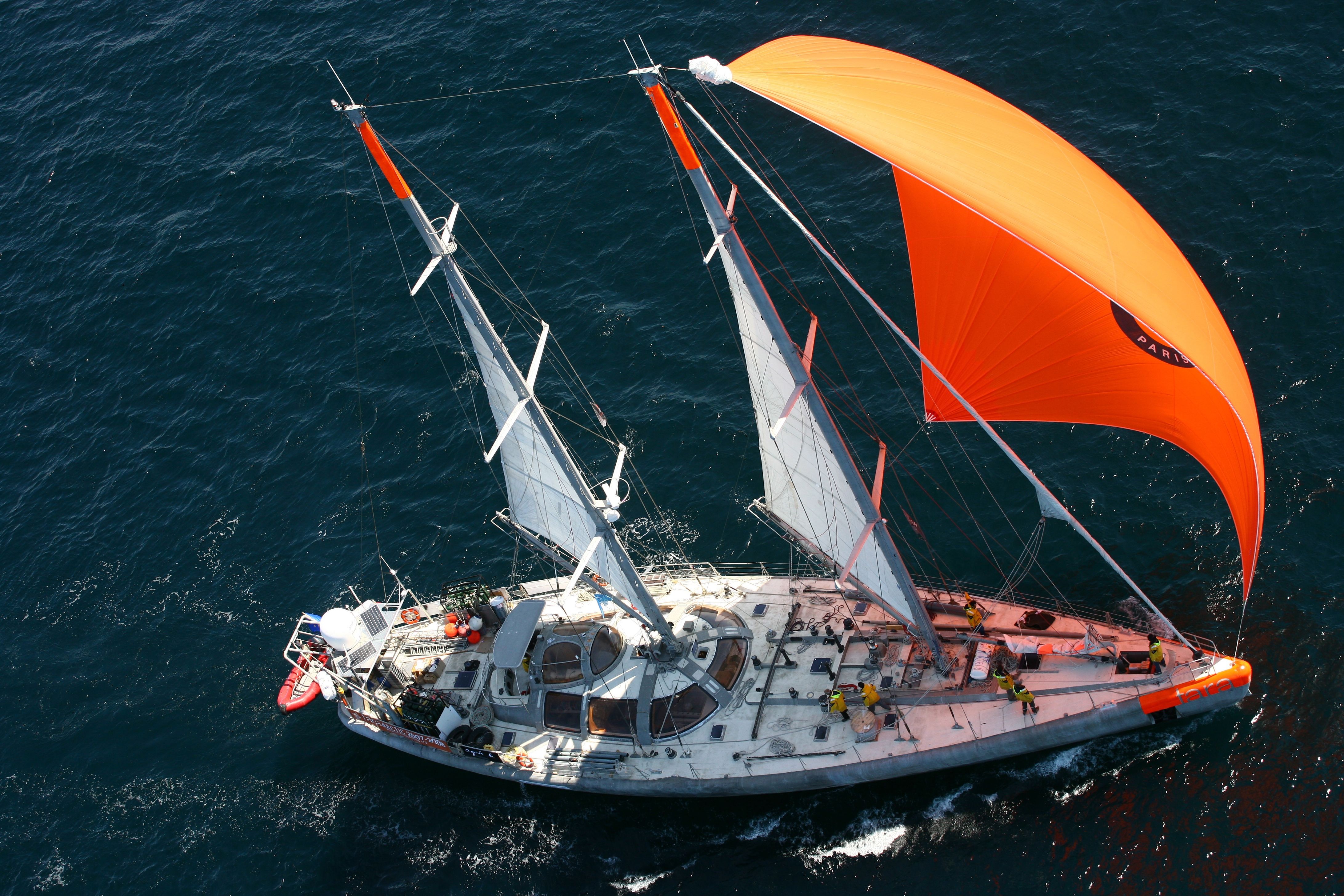 La nave oceanografica TARA patrocinata dal Programma per l'Ambiente delle Nazioni Unite sosta a Cala Gonone