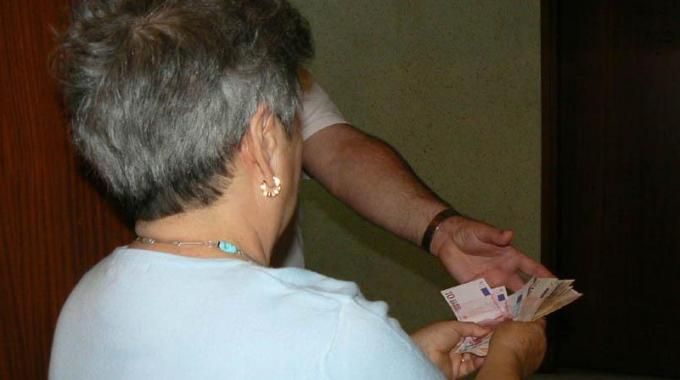 Valledoria. Coniugi ingannano un'anziana e le rubano i risparmi di una vita: 150mila euro