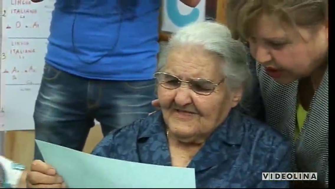 Nuoro. Grande festa per nonna Chischedda, a 99 anni prende la licenza media