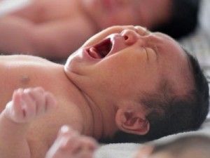 Attenzione: Bebè a bordo. Questa notte 38 neonati verranno trasferiti dalla clinica Macciotta al Policlinico di Monserrato
