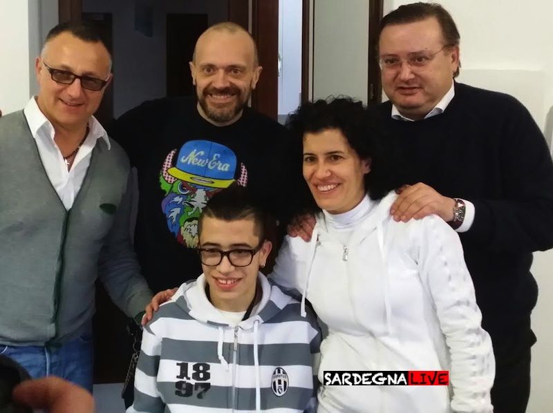 Il regalo di Max Pezzali a Fabrizio Pinna, il giovane di Olbia affetto da una malattia rara.