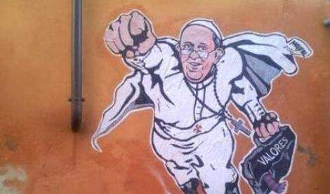 Papa Francesco in un murales come un supereroe dei fumetti