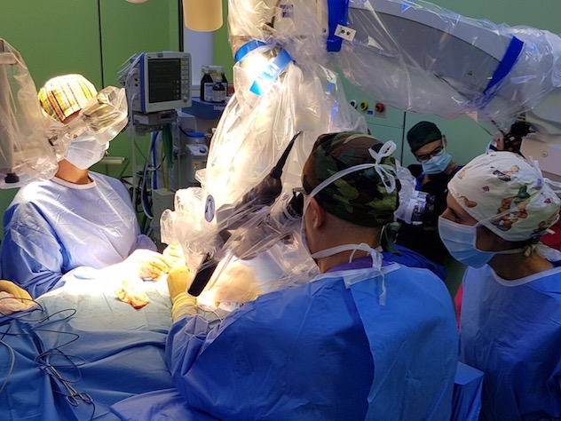 Eseguito al Policlinico di Monserrato il primo intervento in Italia di reinnervazione laringea per ripristinare la mobilità delle corde vocali