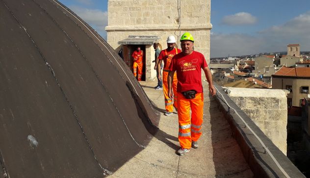 Gli operai del Geoparco scendono dal tetto del Duomo di Sassari dopo 2 mesi