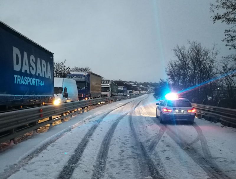 Neve in Sardegna: bloccata la strada Statale 131