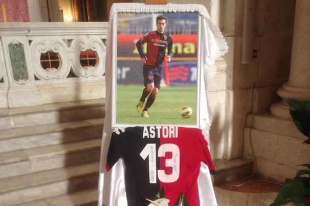 Il saluto di Cagliari a Davide Astori: 