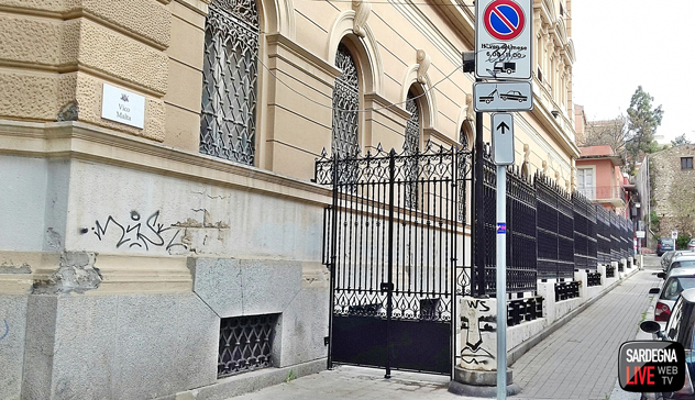 Poste Italiane, in vico Malta sparisce la 'latrina a cielo aperto'