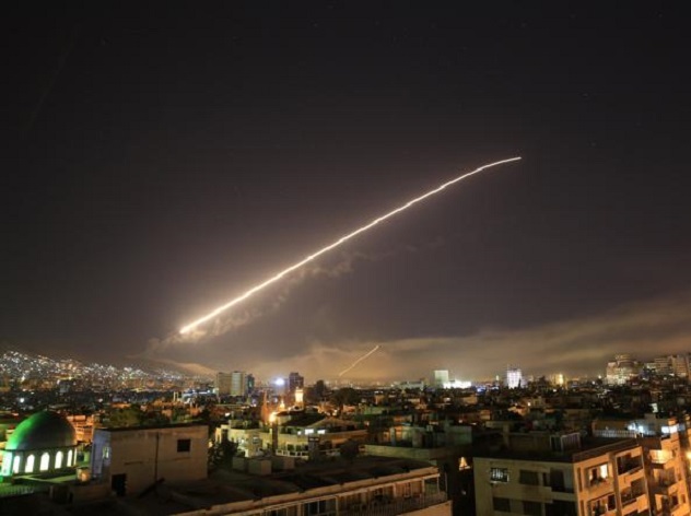 Usa, Francia e Gran Bretagna attaccano la Siria nella notte