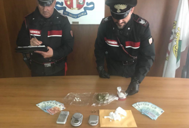 Droga e banconote false: due arresti 