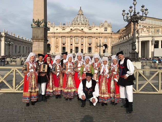 Il Gruppo folk Balladores di Ollolai in udienza dal Papa