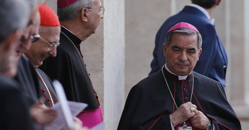Monsignor Becciu sarà cardinale: l'annuncio di Papa Francesco