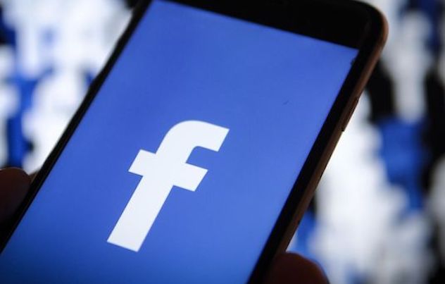 Diffama su Facebook due sorelle cagliaritane: condannata a pagare 30 mila euro
