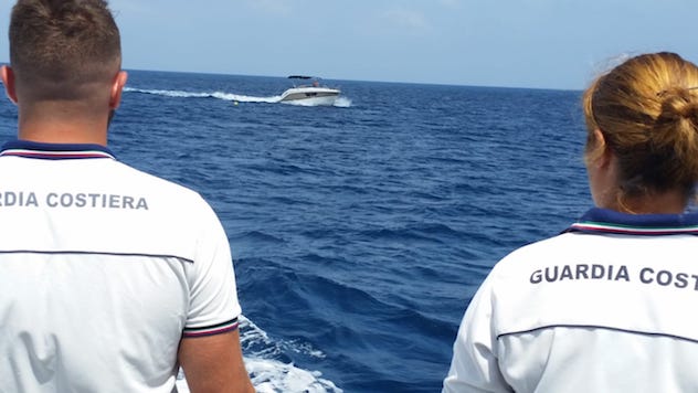 Con la barca nell'Area Marina Protetta dell'Asinara: denunciato il comandante