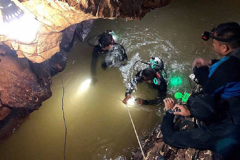 Thailandia, dimessi i ragazzi recuperati dalla grotta: 