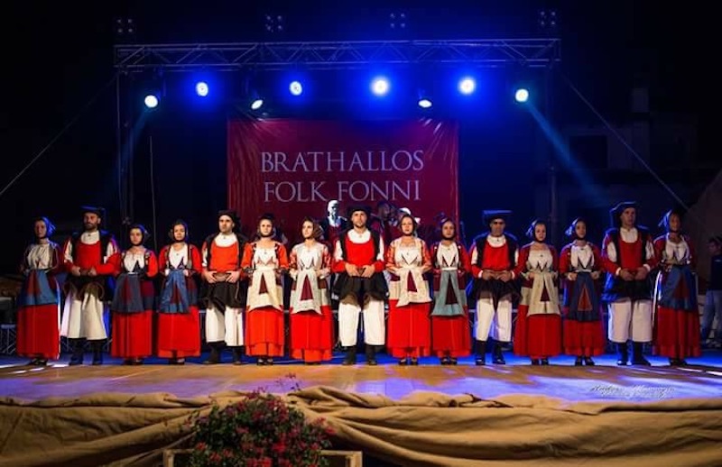 La storia del Gruppo Folk Brathallos cammina nei sentieri del paese più alto della Sardegna