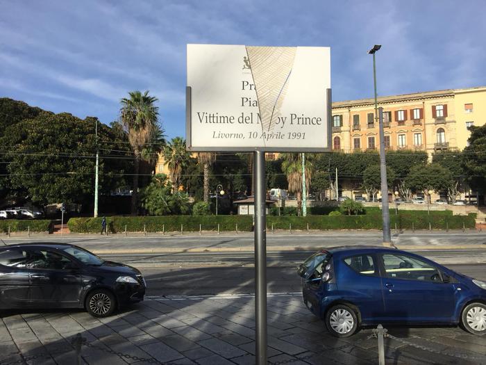 Moby Prince: sfregiata targa a Cagliari