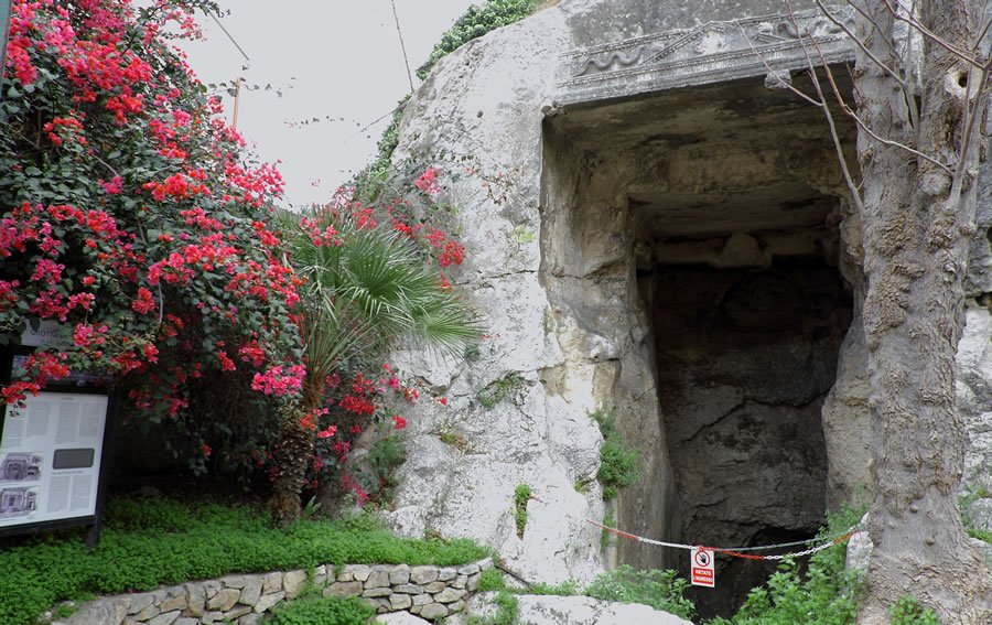 Sant'Avendrace, un fiume sotterraneo scorre lungo la Grotta della Vipera