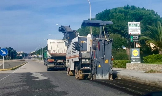 Parte il grande cantiere per il rifacimento dell'asfalto in via Sassari 