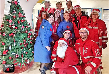 Natale in corsia dai bambini del Brotzu e Microcitemico: il bel gesto della Croce Rossa