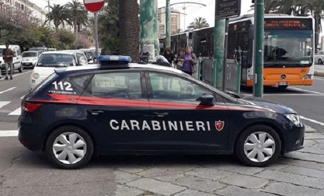 Cagliari: sorpreso a rubare all'interno di un'auto, 58enne nei guai
