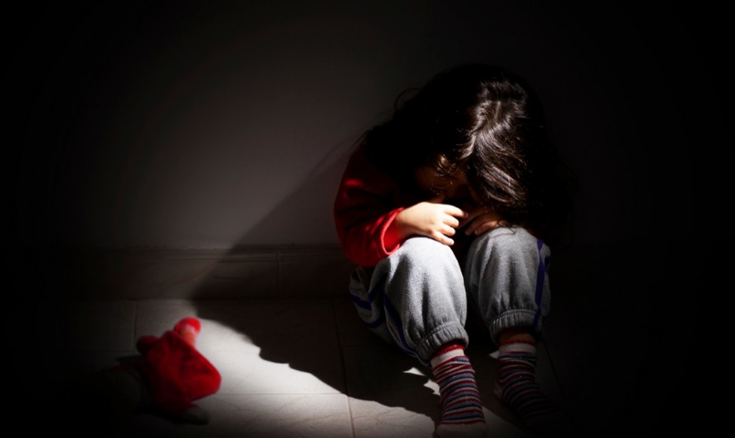 I mostri in casa: bambina violentata dall’intera famiglia