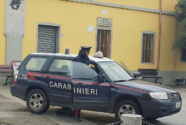 Coltello e droga nel circolo privato, blitz dei Carabinieri