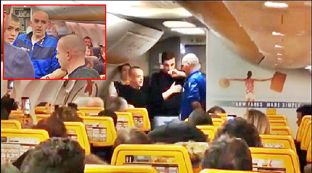 I tenore Mamujadinu incantano i passeggeri del volo Cagliari-Bergamo di Ryanair. VIDEO