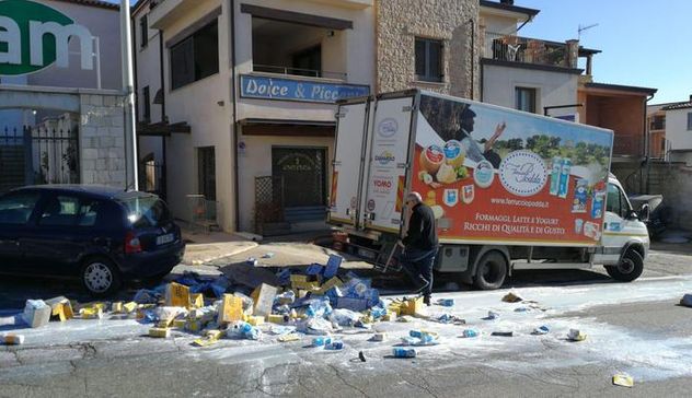 Protesta latte: assalto a furgone latte Podda