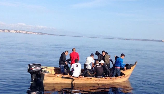 Guardia di Finanza intercetta imbarcazione con 13 migranti a bordo