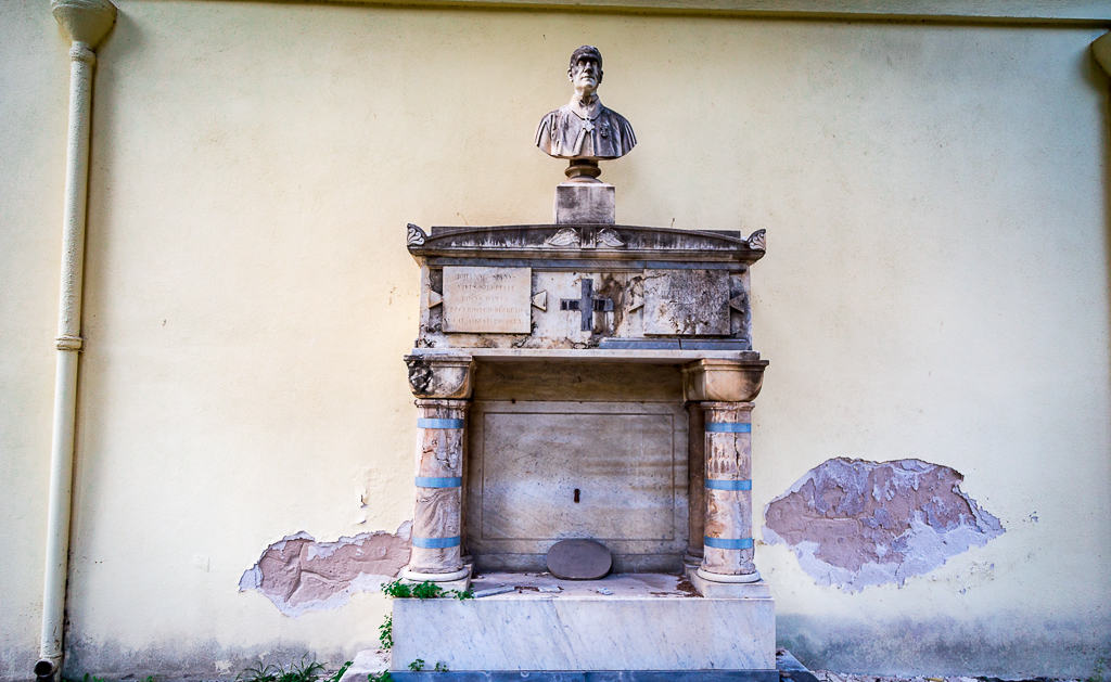 Sarà restaurata la tomba del canonico Giovanni Spano