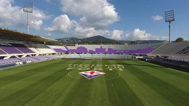 Cori contro tifoso morto a Cagliari: ecco cosa rischia la Fiorentina