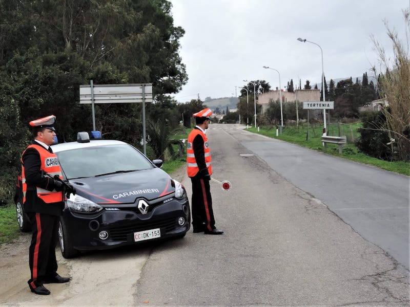 Si ribalta con l’auto sotto l’effetto di alcool: 25enne di Muravera denunciato dai Carabinieri