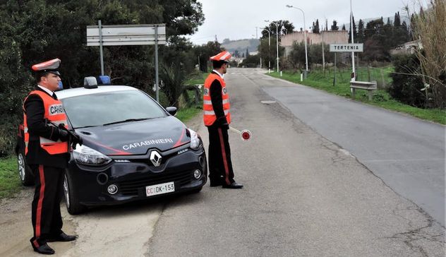 Si ribalta con l’auto sotto l’effetto di alcool: 25enne di Muravera denunciato dai Carabinieri